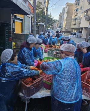 안산시 와동, 희망마을만들기추진협의회에서 김치 100박스 기탁받아