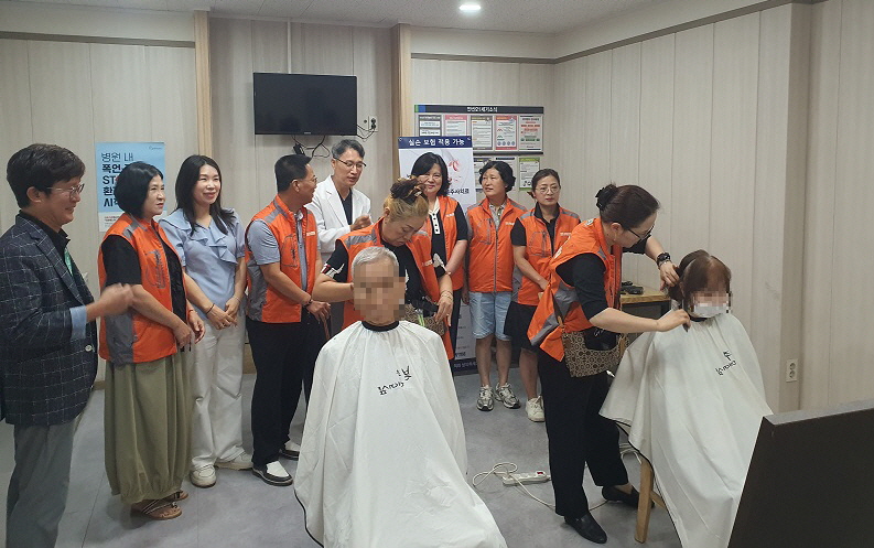 안산시 고잔동 지사협, 안산21세기병원과 함께 찾아가는 이미용 봉사 진행