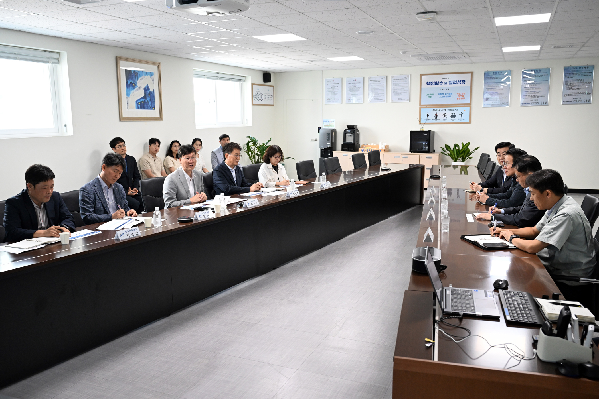 이민근 안산시장, 대덕전자 방문…“기업 애로 청취·지원 강화”