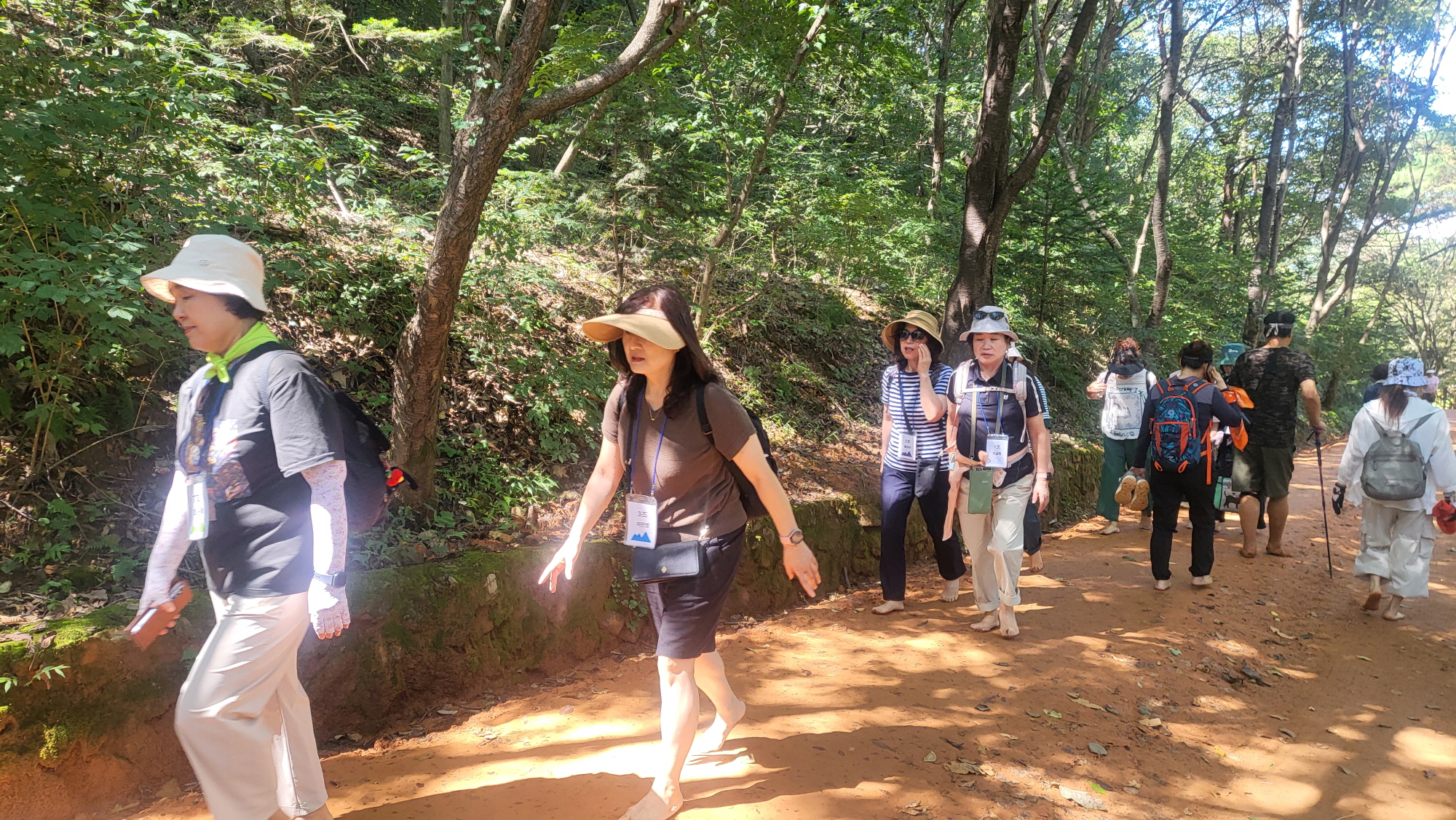 안산시 호수동 주민자치회, 맨발걷기와 아로마 오일 체험 진행