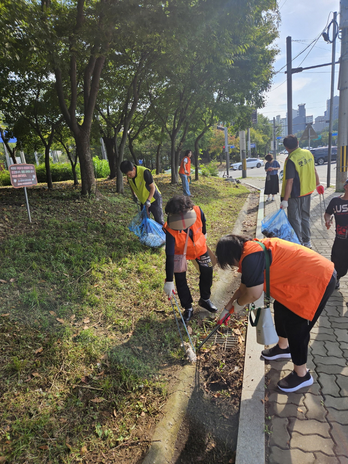 안산시 선부2동 직능단체, 추석맞이 대청소로 쾌적한 환경 조성