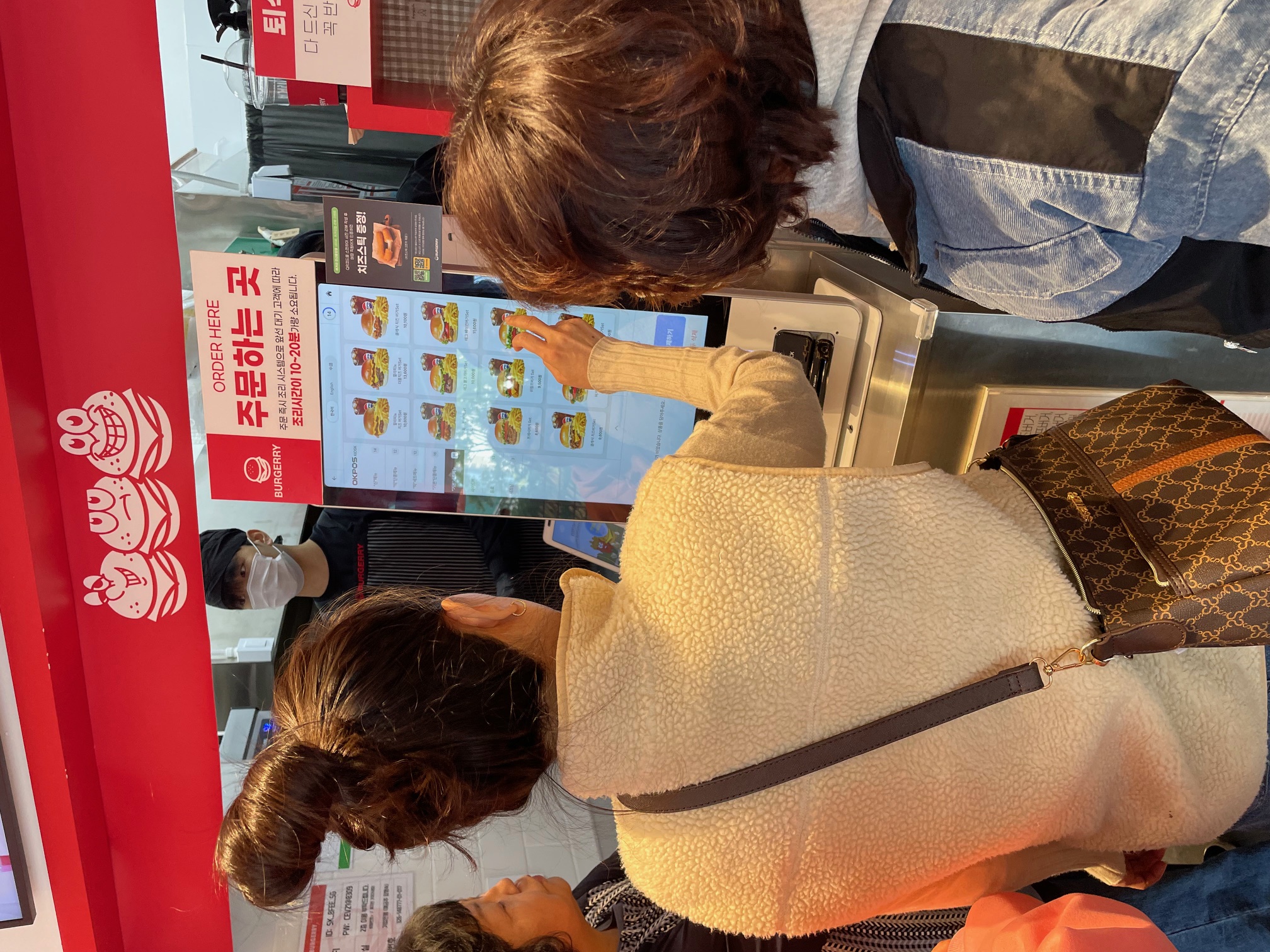 안산시 사이동 지사협, 중장년 단독가구‘영화관람 및 음식점 키오스크 체험’