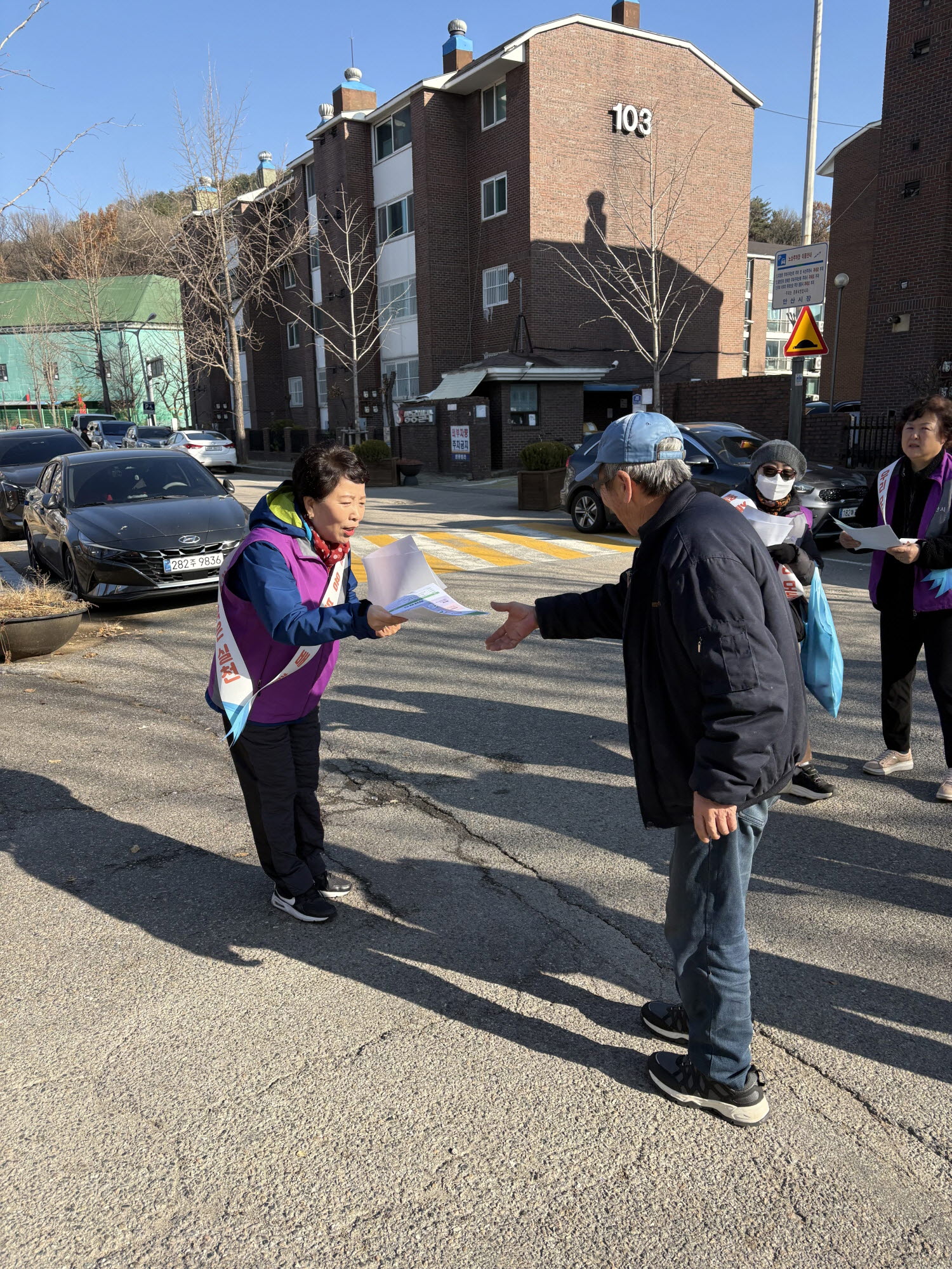 안산시 와동, 투명페트병·폐비닐 별도배출제 홍보 캠페인