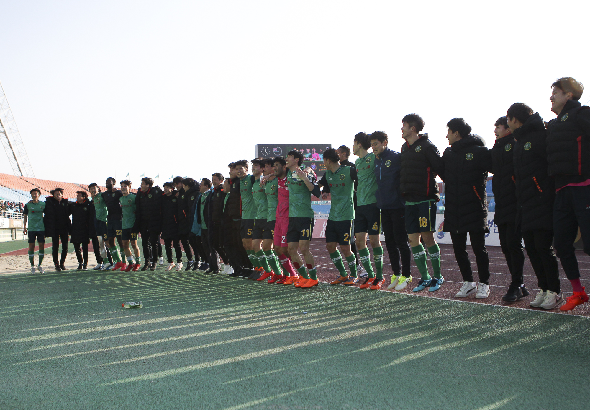 홈 전승 안산, 1위팀 부천을 만나다