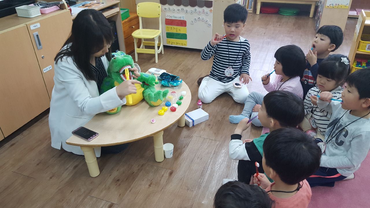 잘 배운 칫솔질 습관 여든까지 튼튼하게