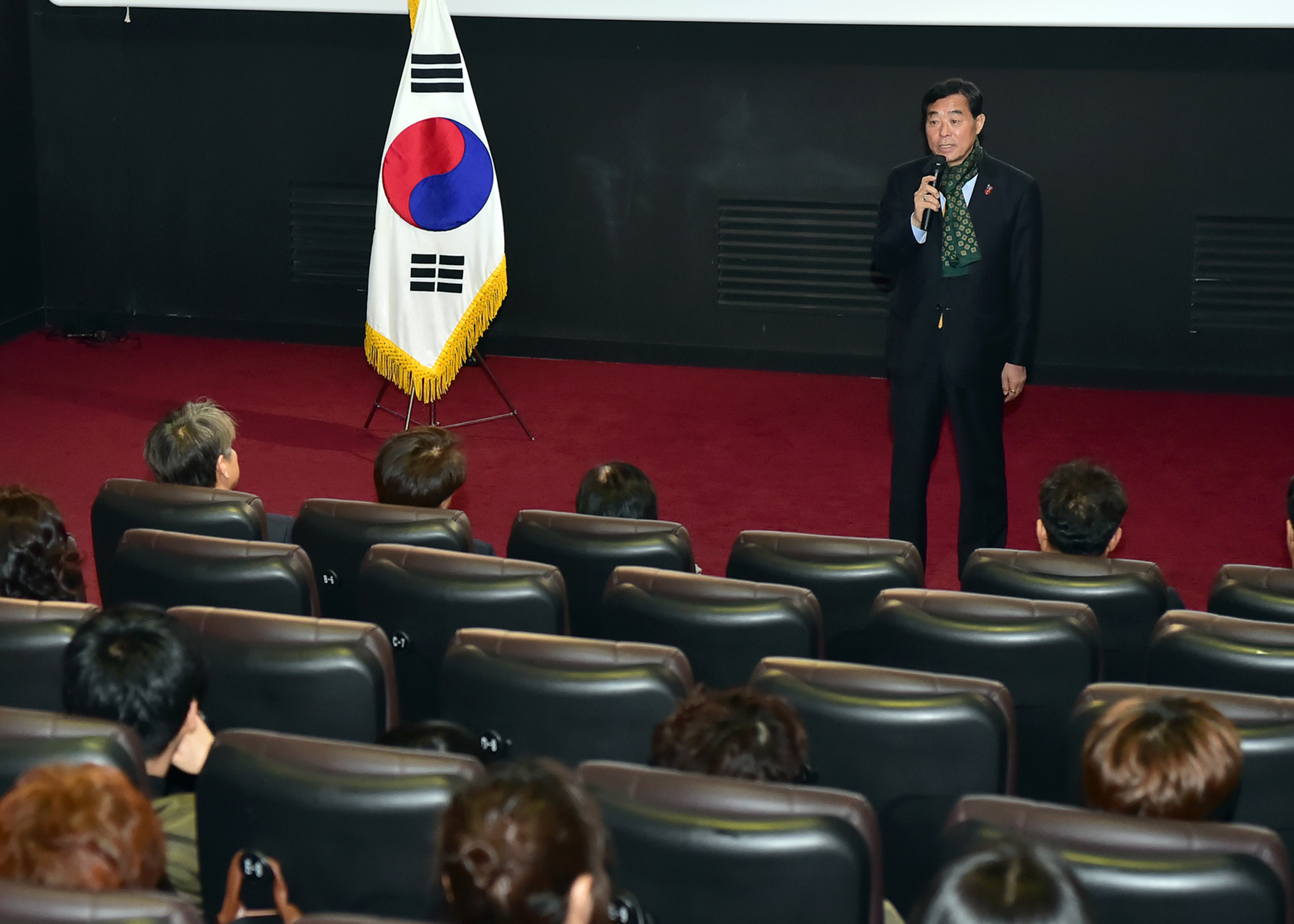 윤화섭 시장, 세월호 가족 위로 영화 ‘생일’ 단체관람