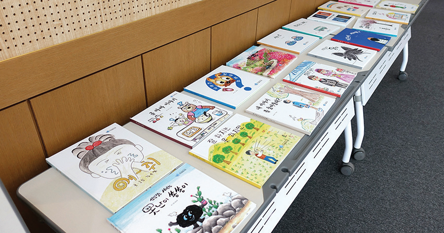 ‘평범한 이웃들의 특별한 그림책 한번 보실래요?’