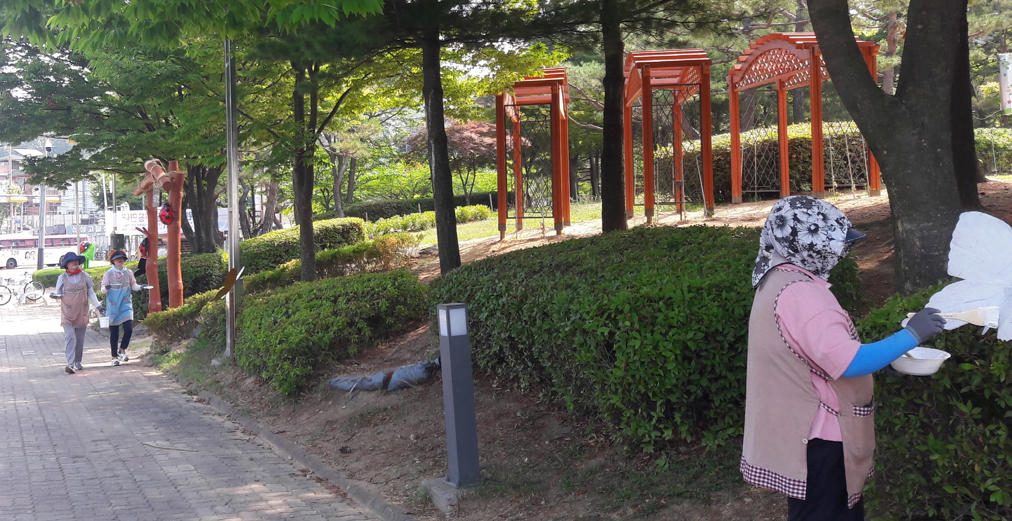 와동 곤충체험관 곤충조형물 꽃단장