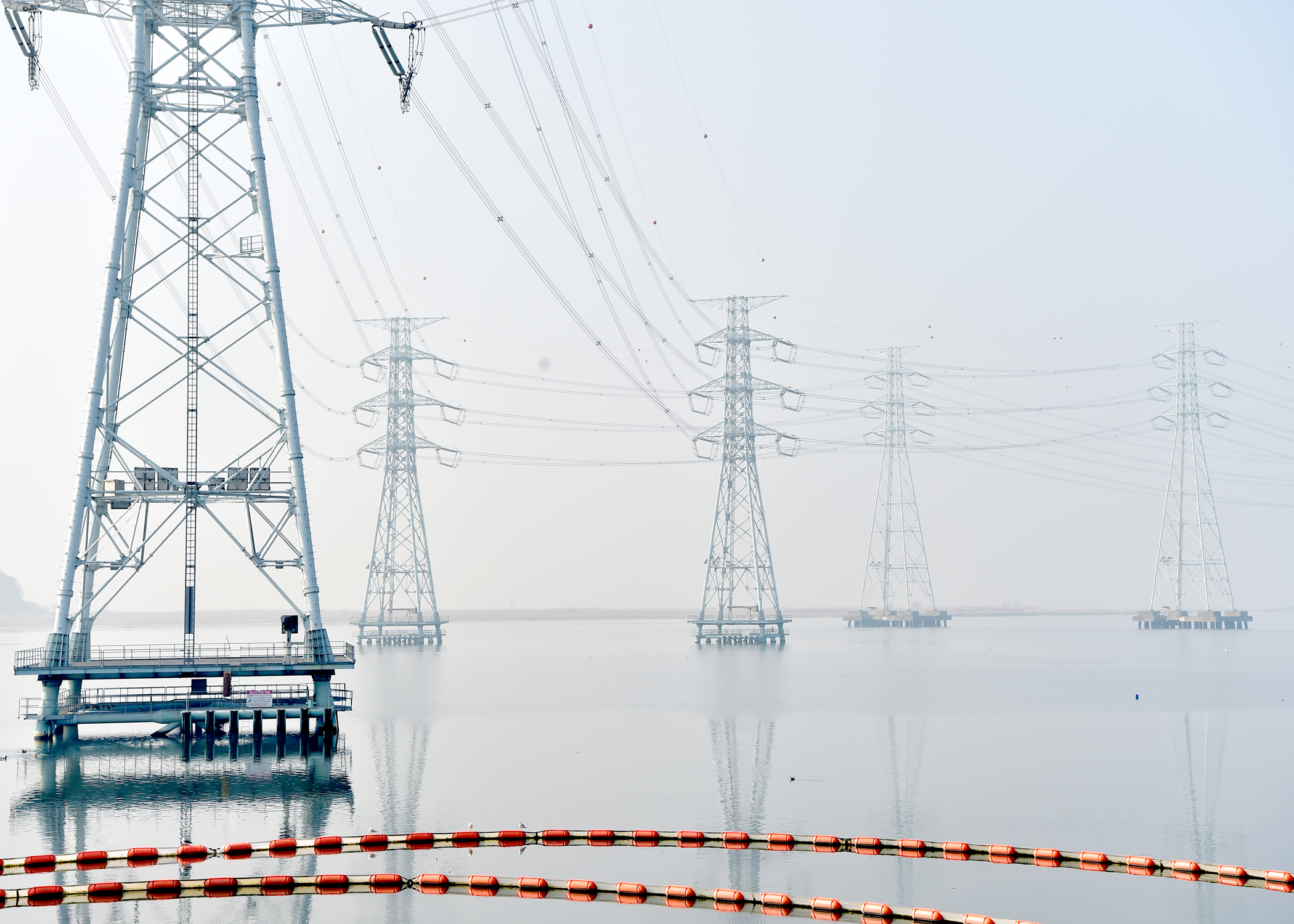 안산시, 전국 최초로 공유수면 송전선로 점용료 징수 이끌어내
