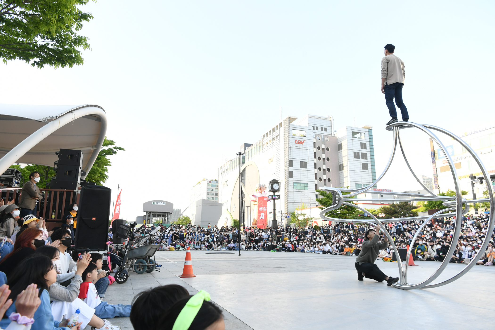 안산국제거리극축제 폐막…3년 만에 밤하늘 수놓은 화려한 불꽃