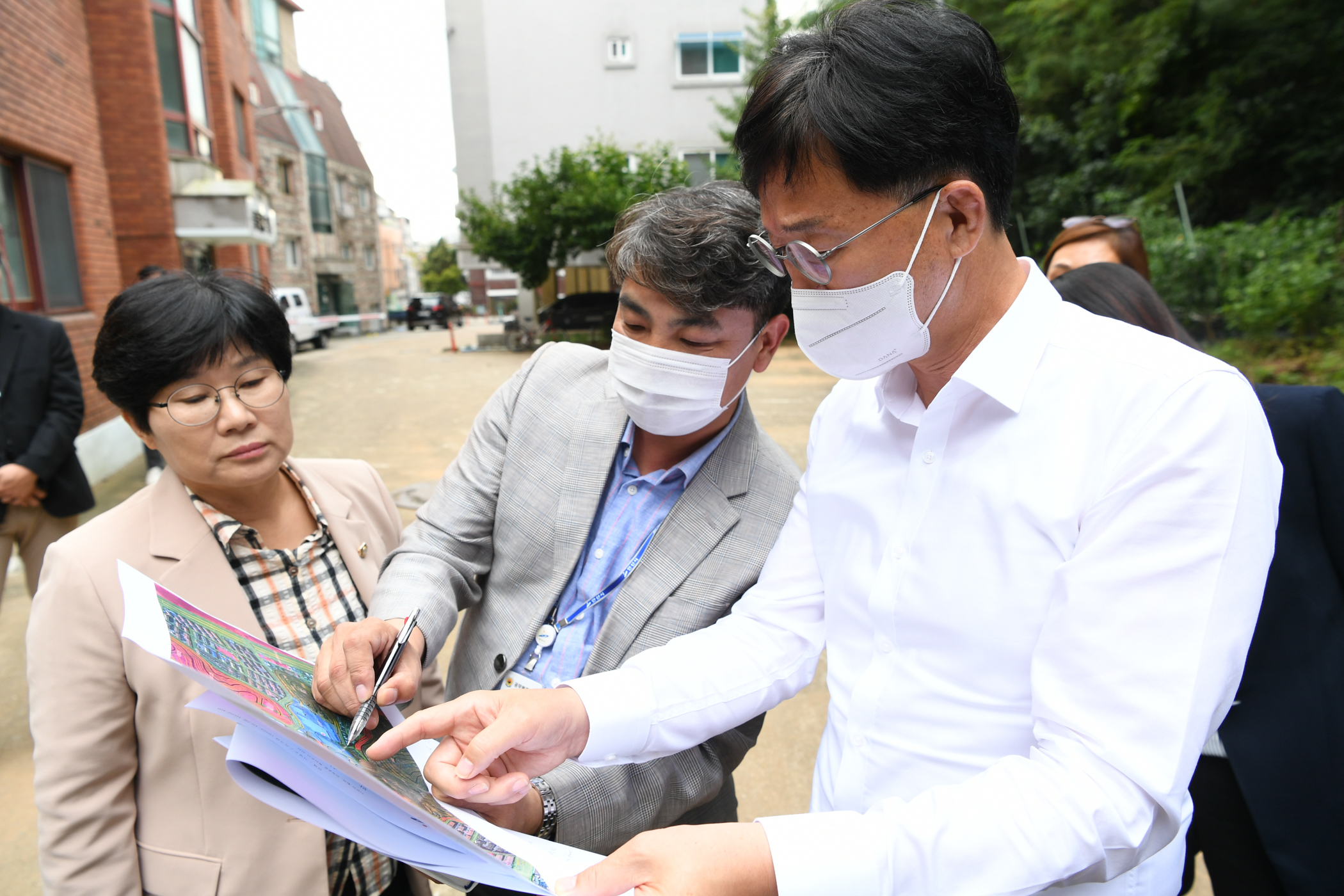 이민근 안산시장, 단원고 후문 통학로 민원현장 방문…“모든 답은 현장에”