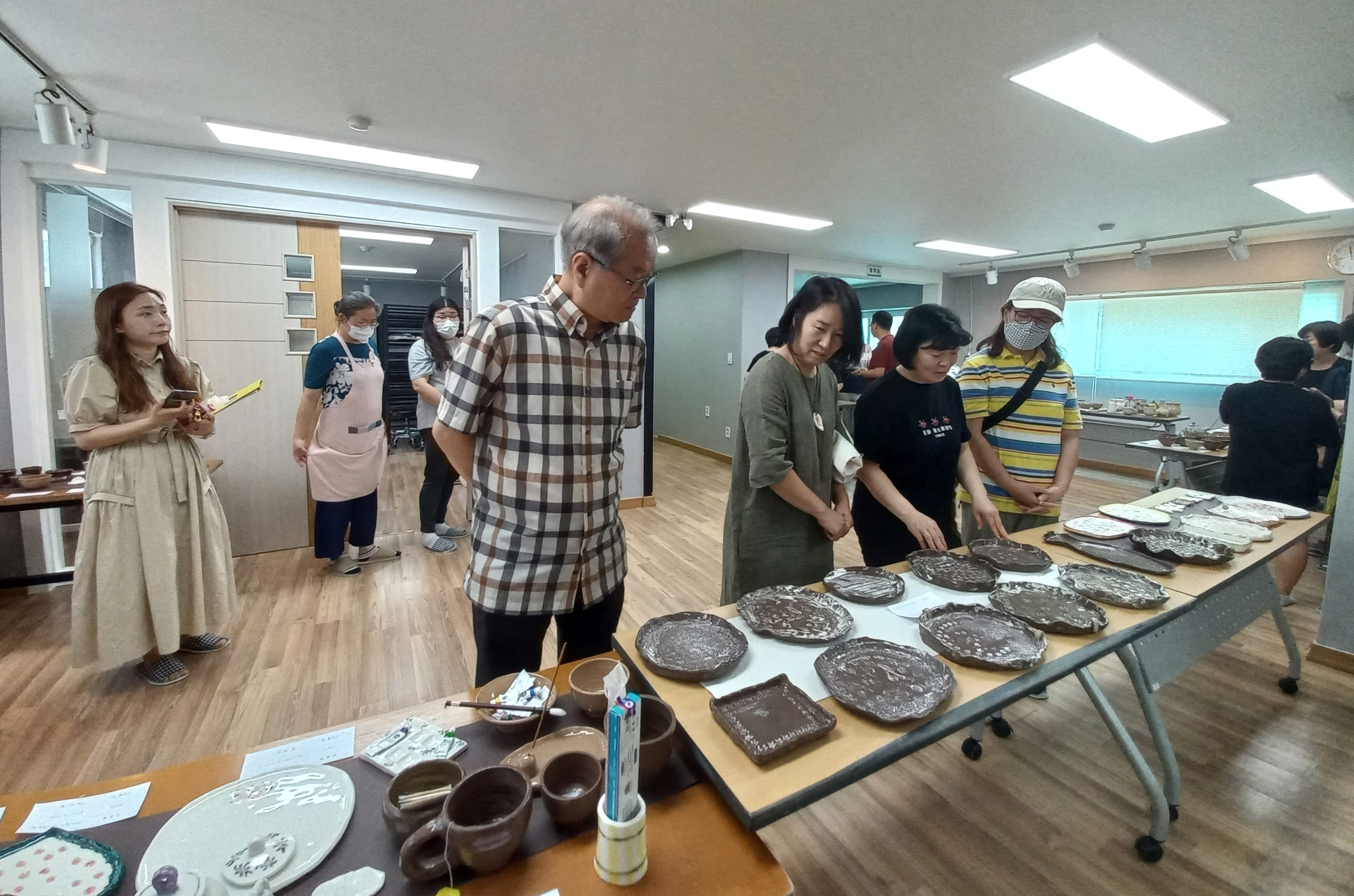 안산시 사이동, 도자기 공방 전시회 개최