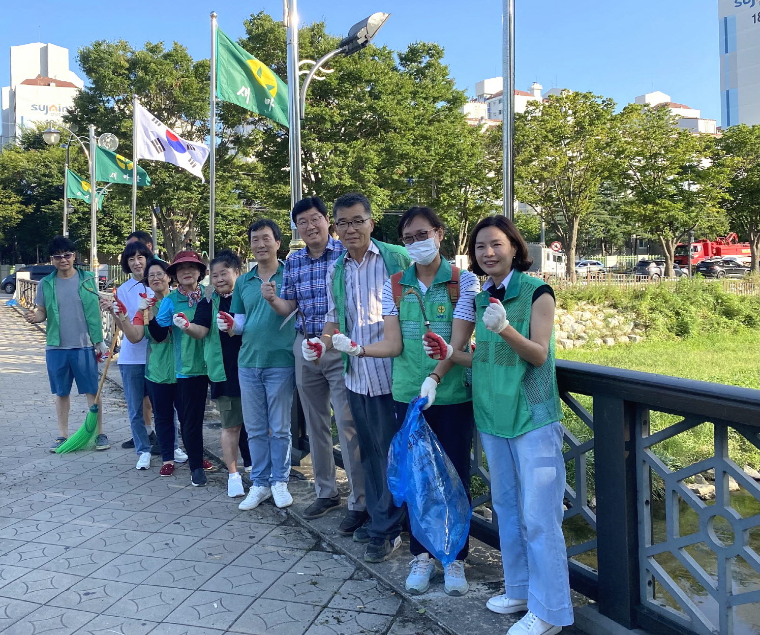 안산시 월피동 새마을회, 안산천 인도 변 잡초 제거 활동