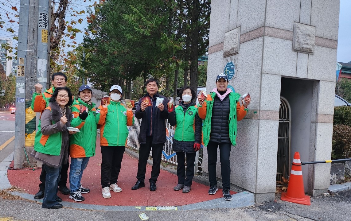 안산시 성포동 자율방재단, 수능 대박기원 봉사활동