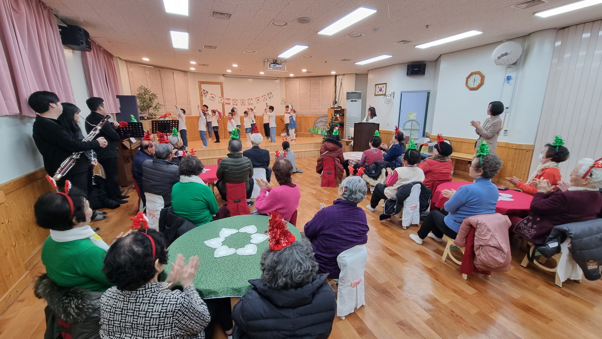 안산시 사이동 시립감골어린이집, 연말맞이 어르신 효잔치 개최