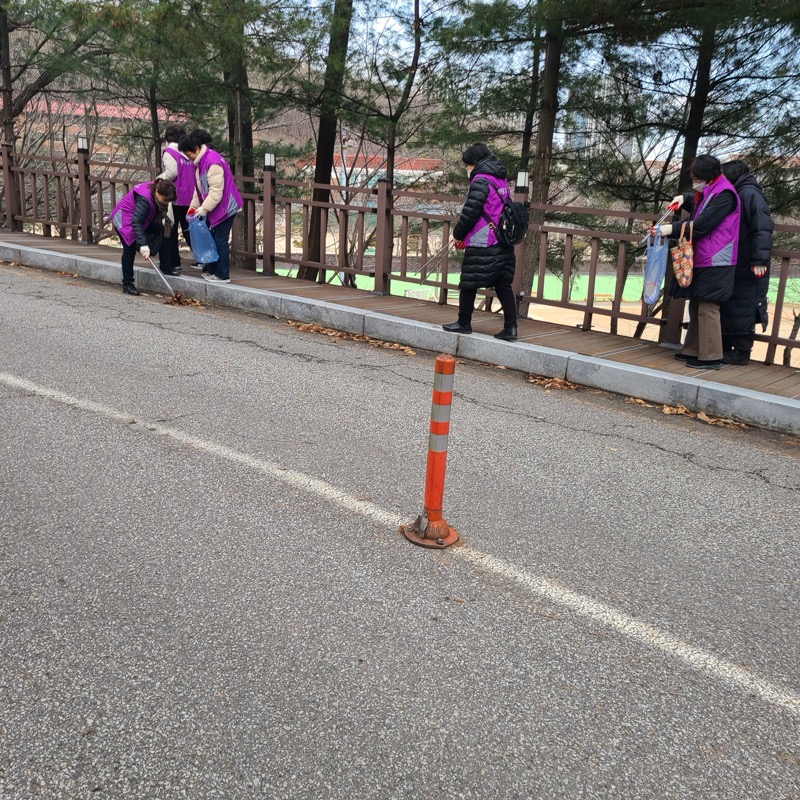 안산시 중앙동 통장협의회, 공원 환경정화활동 실시