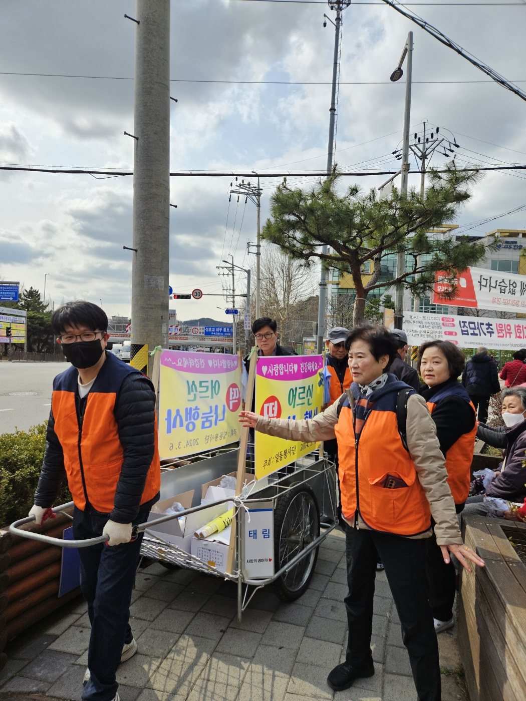 안산시 일동봉사단, 동네 어르신에 봄맞이 백설기 떡 나눔