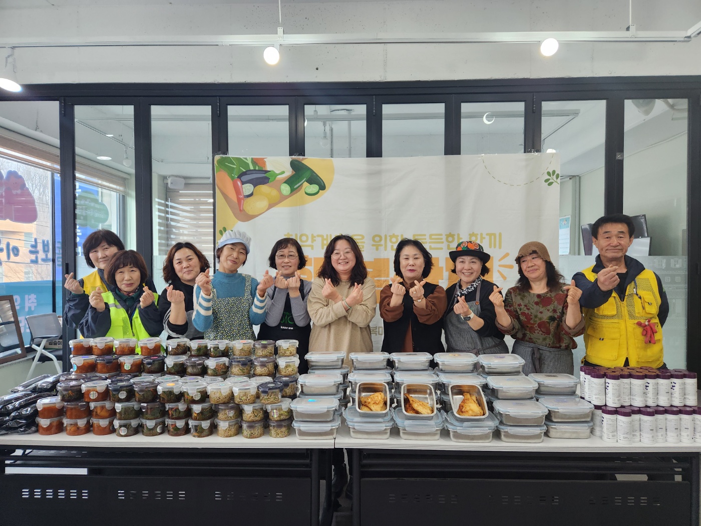 안산시 사동 주민자치회·사동 경기행복마을관리소, 취약계층에‘행복한끼’반찬 배달