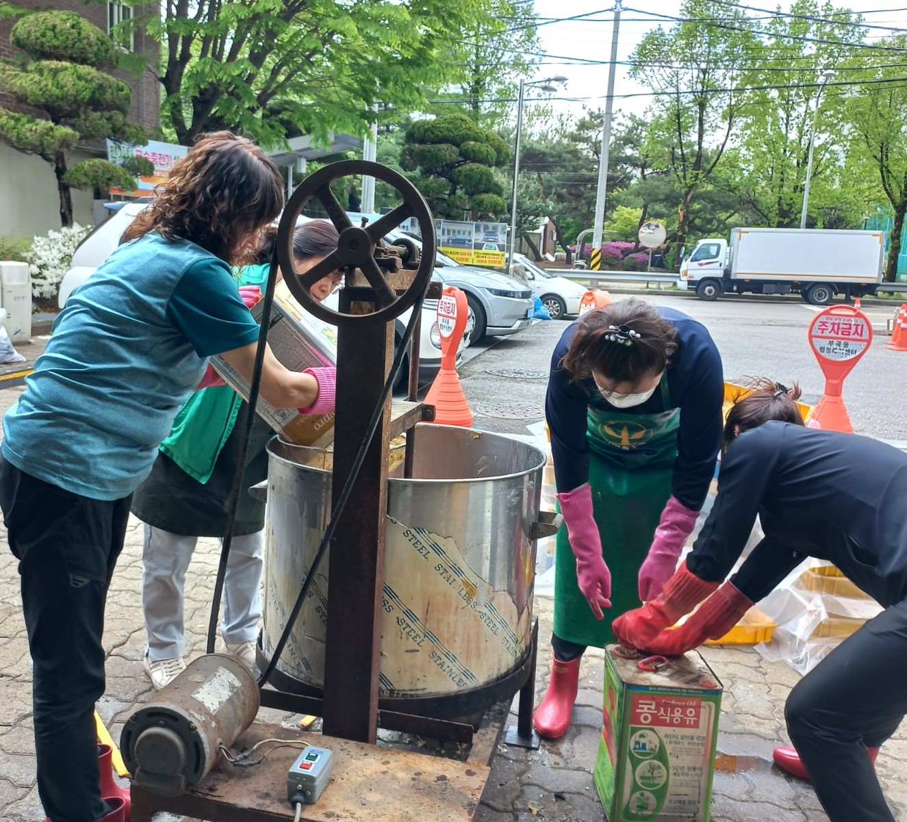 안산시 부곡동 새마을부녀회, 친환경 재생비누 만들기 행사