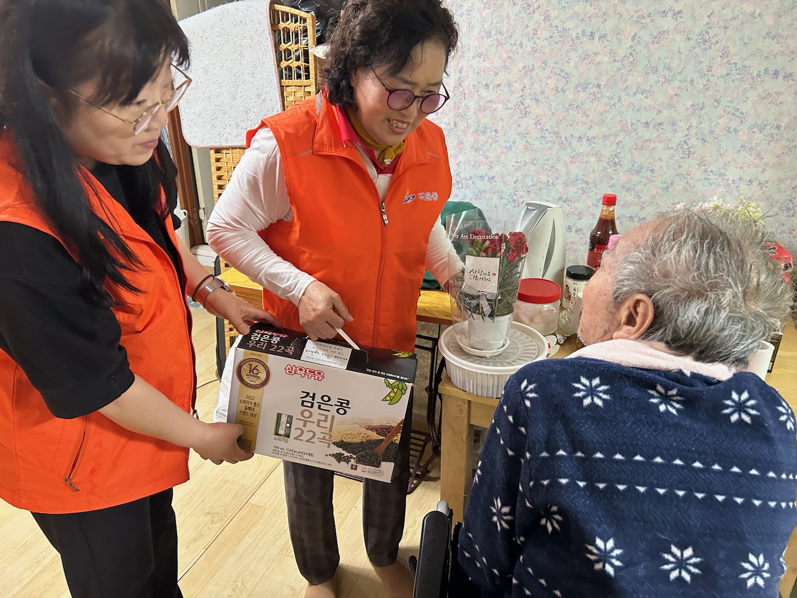 안산시 백운동 지사협, 어버이날 “카네이션에 사랑 담고”