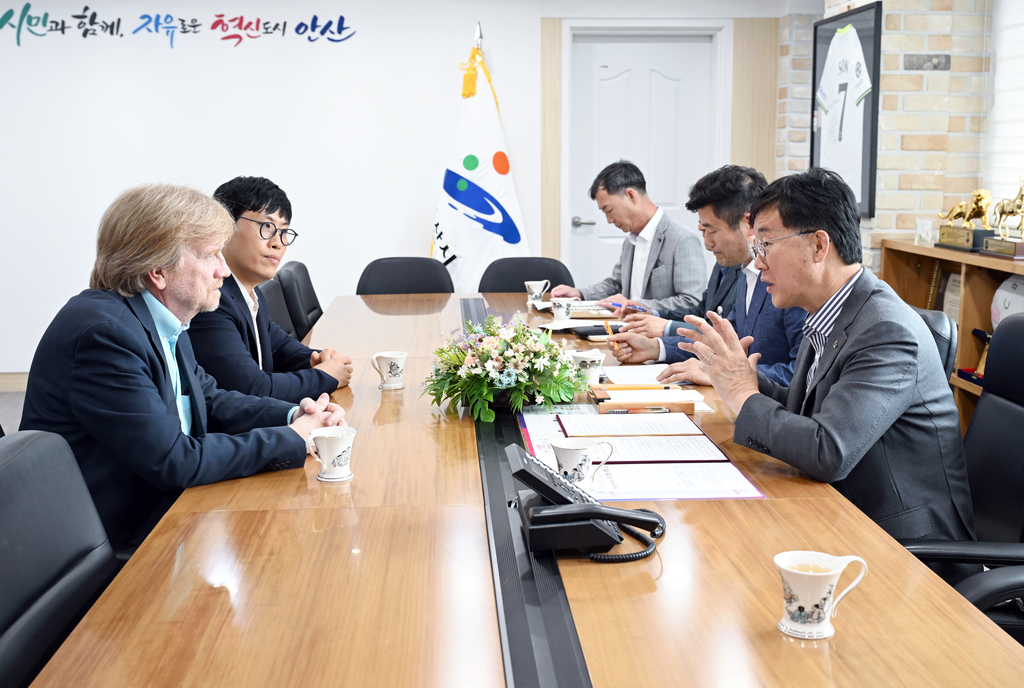 이민근 안산시장, 로봇공학계 석학 브래들리 넬슨 교수와 면담 