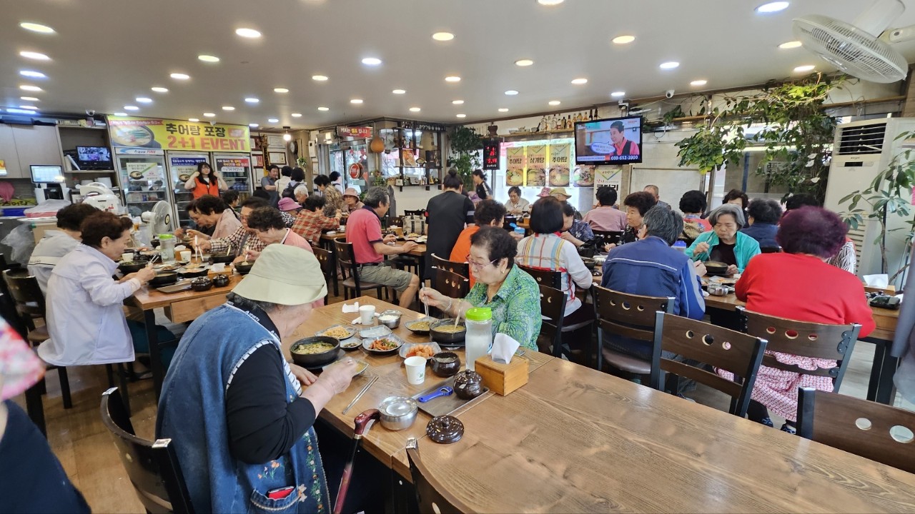 경기청년봉사단, 안산시 부곡동 어르신 추어탕 나눔