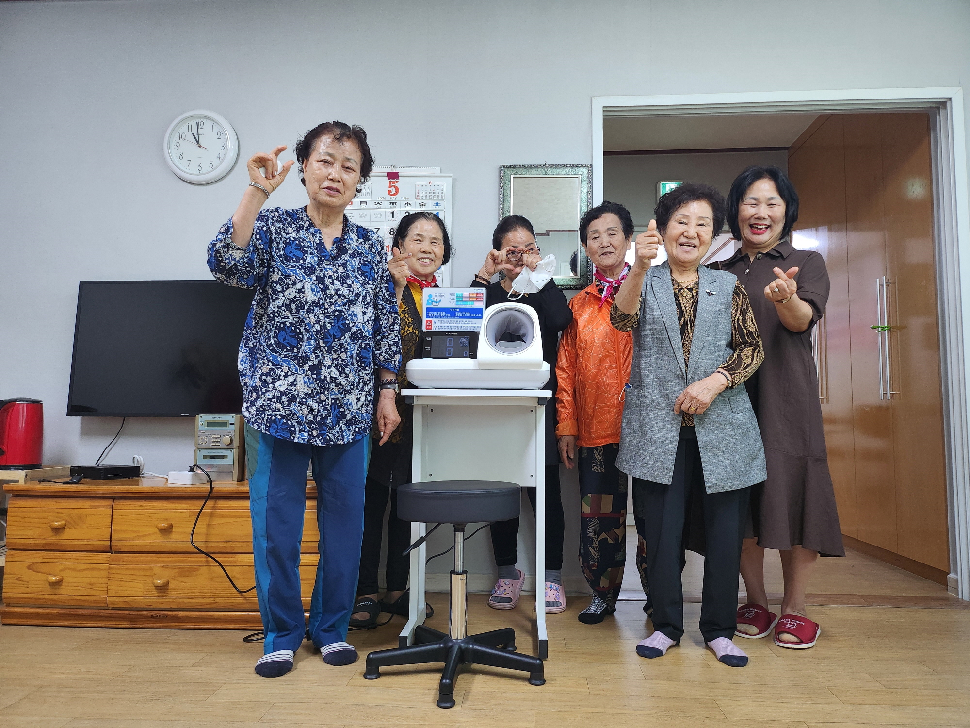 안산시 사동, 경로당 내 자동전자혈압계 및 좌훈족욕기 지원