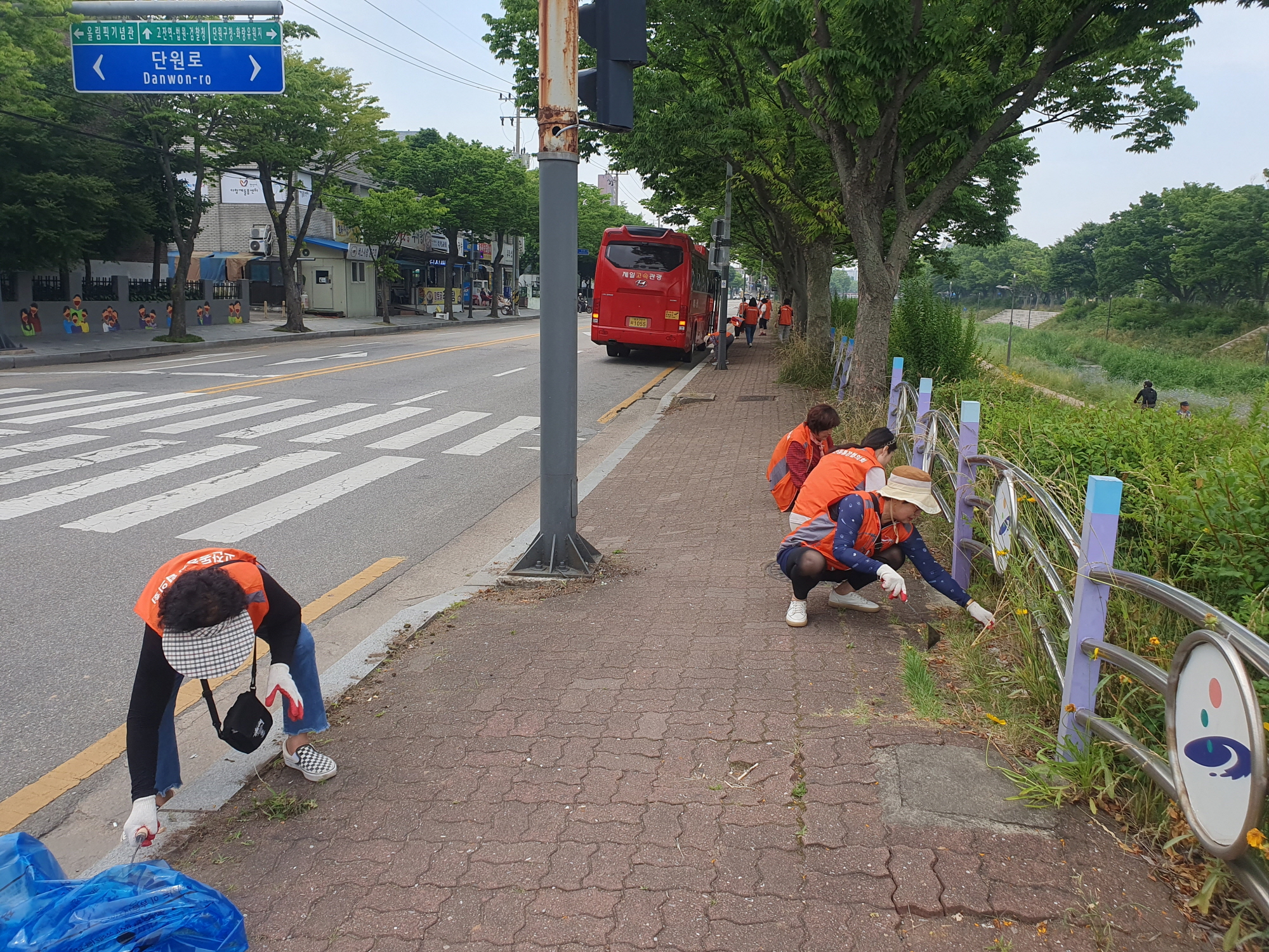 안산시 고잔동 통장협의회, 제초작업으로 아름다운 마을 만들기