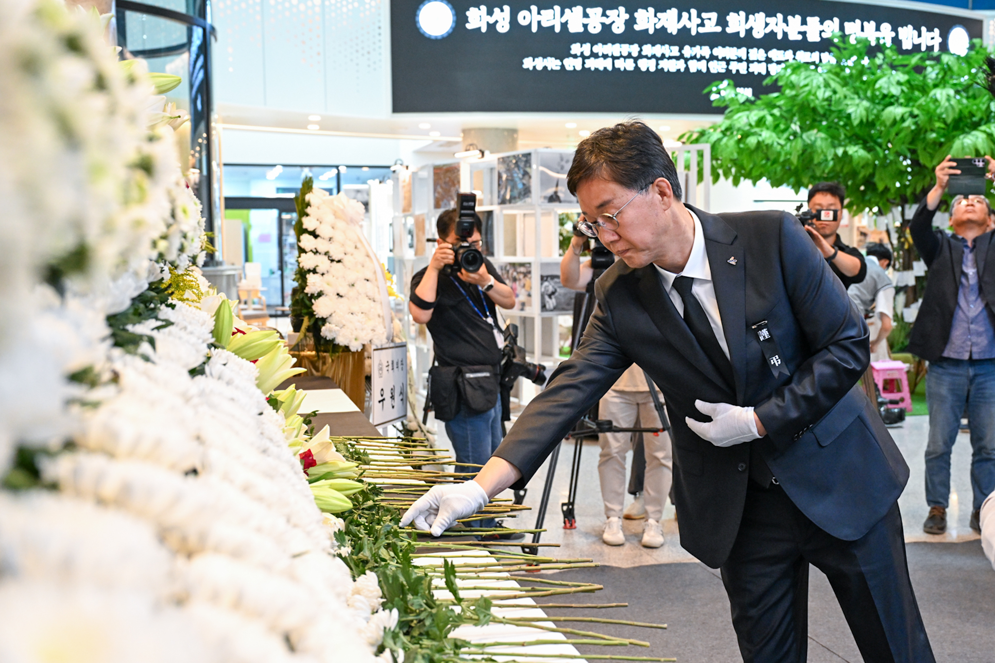 이민근 안산시장, 화성시청 분향소 찾아 깊은 애도 표해