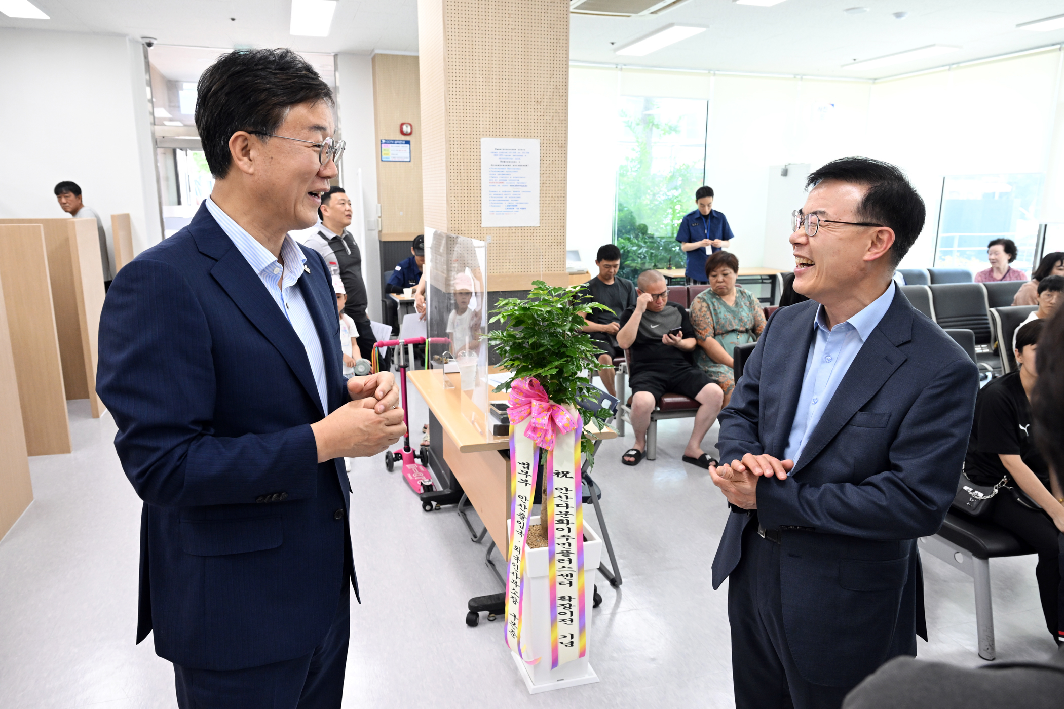 이민근 시장, 다문화이주민⁺센터 방문…“외국인 원스톱 행정서비스 선도”