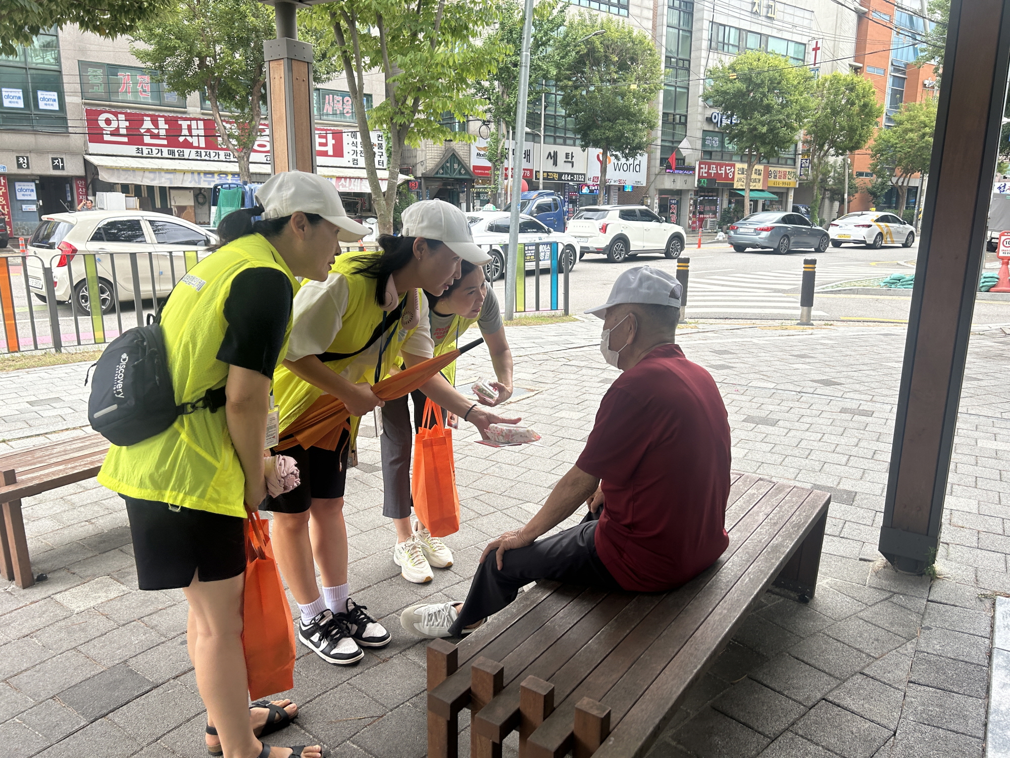 안산시 와동 지사협, 사회적 고립 예방 위한 중장년 1인 가구 발굴 캠페인