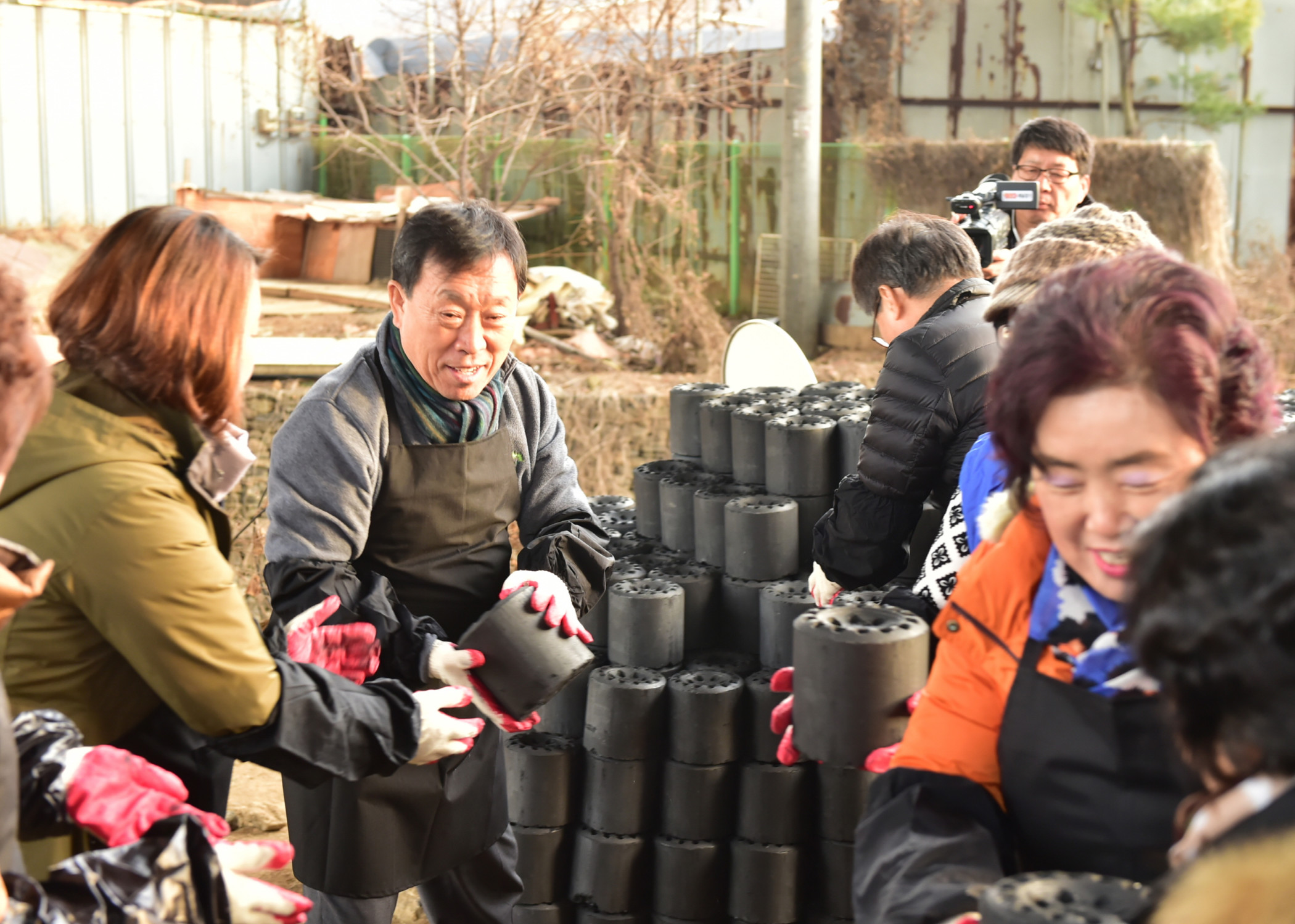 안산시·안산에너지 나눔봉사단, 사랑의 실천 연탄 나누기 행사